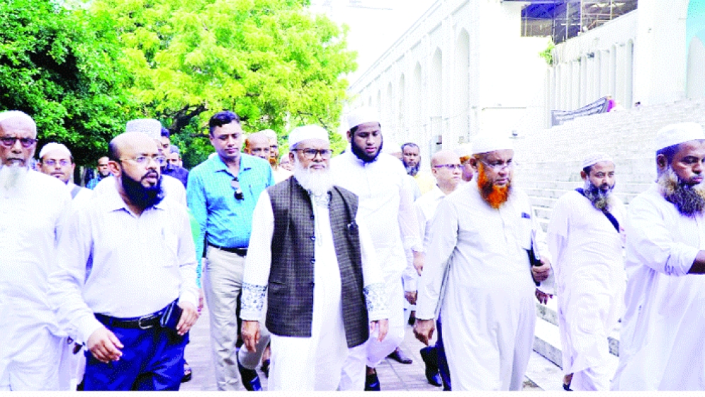 আকস্মিক জাতীয় মসজিদ পরিদর্শনে ধর্ম উপদেষ্টা