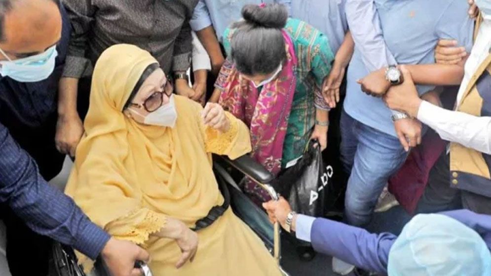 খালেদা জিয়ার শারিরীক অবস্থা আকাশপথে ভ্রমণের উপযোগী নয়: ডা. জাহিদ