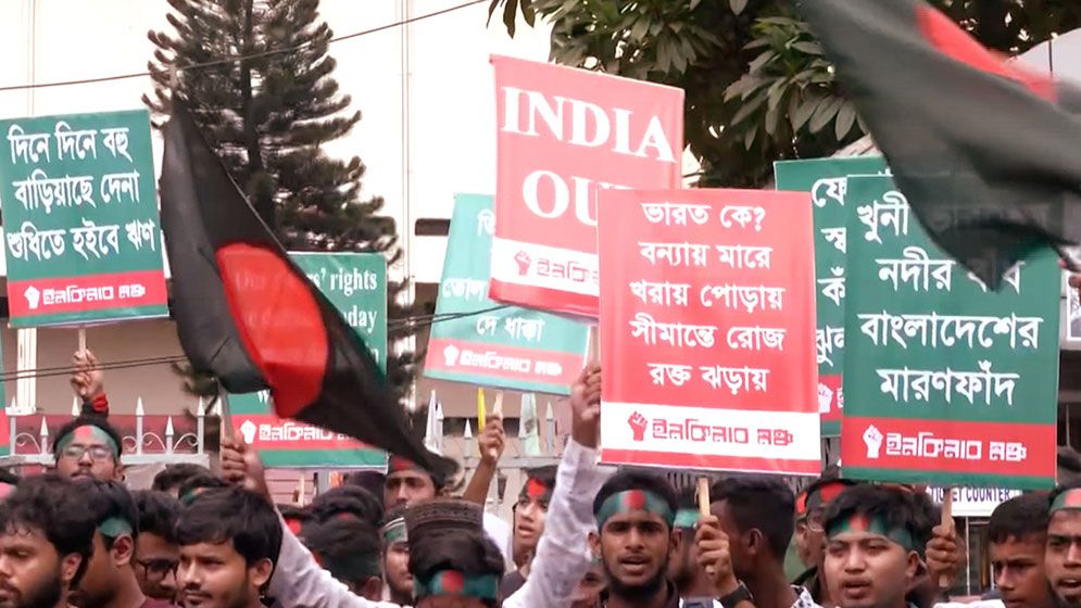 ডুম্বুর বাঁধ অভিমুখে লং মার্চে ১০ ট্রাক শিক্ষার্থী-জনতা