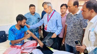 আহতদের খোঁজ নিতে হাসপাতালে ছুটছেন ডা. রফিক