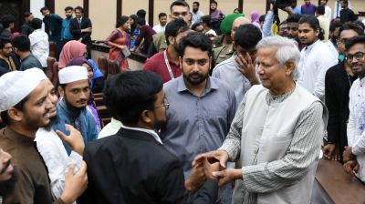 আন্দোলনে আহতদের অবস্থার বর্ণনা দিয়ে কাঁদলেন ড. ইউনূস