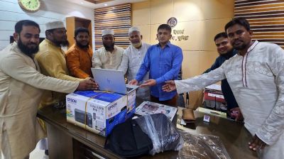দেবিদ্বার থানায় ল্যাপটপ ও প্রিন্টার উপহার দিলো জামায়াত