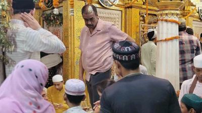 অবশেষে দিল্লির মাজারে দেখা মিলল শামীম ওসমানের
