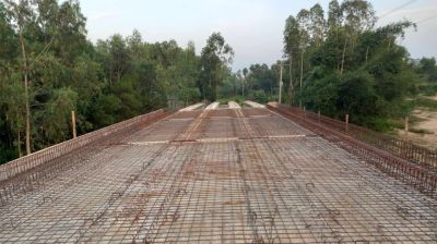 সেতু নির্মাণ কাজ বন্ধ, ১৫ গ্রামের হাজারো মানুষের দুর্ভোগ