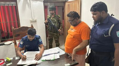 সোনারগাঁওয়ে যৌথ বাহিনীর অভিযানে শীর্ষ চাঁদাবাজ আটক