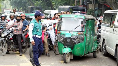 সড়কে শৃঙ্খলা ফেরাতে সক্রিয় ডিএমপি ট্রাফিক বিভাগ