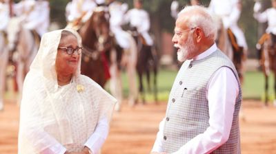 হাসিনাকে ভারত ‘না পারছে গিলতে, না পারছে ওগরাতে’