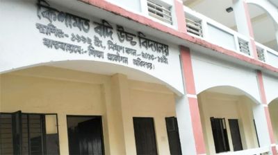 বিদ্যালয়ে একই পরিবারের ১৭ জন নিয়োগের ঘটনায় লিগ্যাল নোটিশ