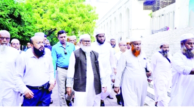আকস্মিক জাতীয় মসজিদ পরিদর্শনে ধর্ম উপদেষ্টা