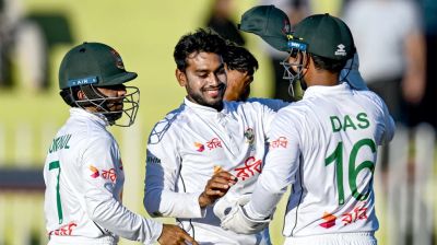 সিরিজসেরার প্রাইজমানি আন্দোলনে নিহত রিকশাচালক পরিবারকে দিলেন মিরাজ