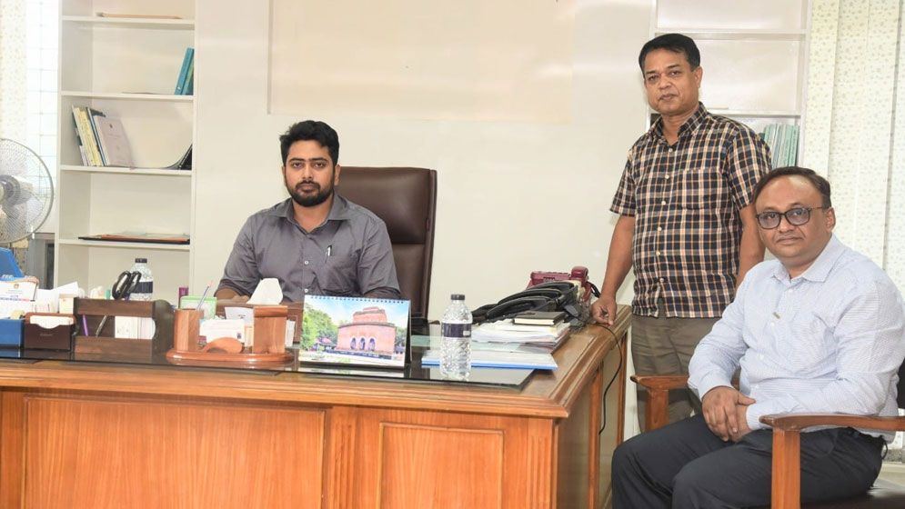 সরকারকে খুশি করা নয়, জনগণ বান্ধব হোন: বিটিভিকে তথ্য উপদেষ্টা