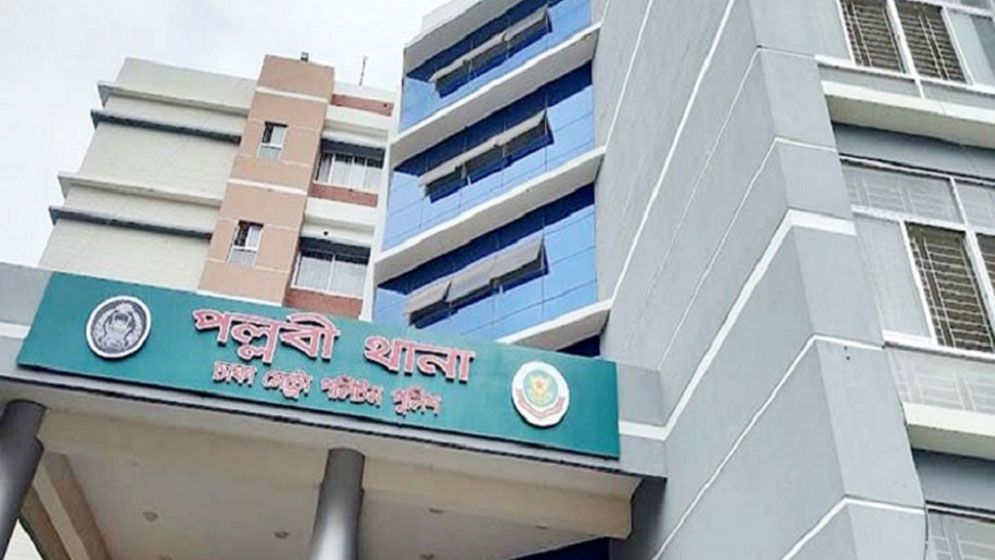 স্ত্রীকে বটি দিয়ে হত্যা করে থানায় স্বামী