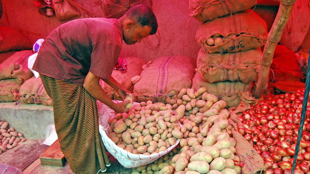 আলুতে কমেছে শুল্ক, পেঁয়াজে প্রত্যাহার