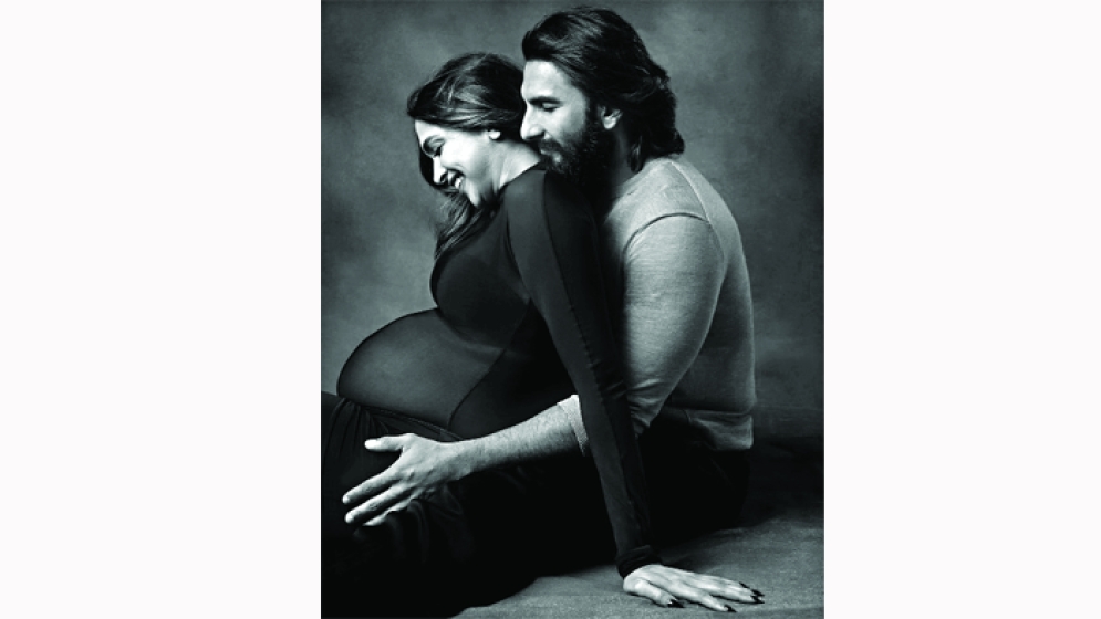 মাতৃত্বের ছবি প্রকাশ্যে আনলেন দীপিকা