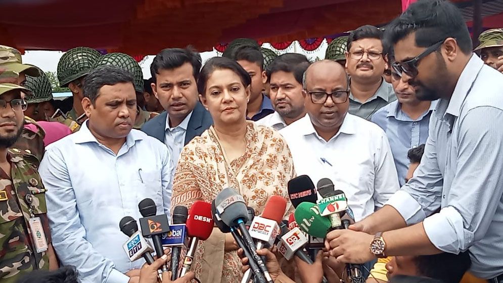 উপহার হিসেবে নয়, ভারতে ইলিশ রপ্তানি করা হচ্ছে: উপদেষ্টা 