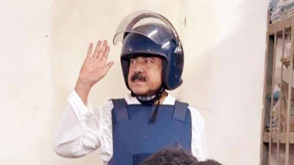 আদালতে যেমন আচরণ করলেন শাজাহান খান