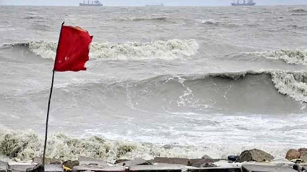 সমুদ্র বন্দরে ৩ নম্বর সতর্কতা সংকেত