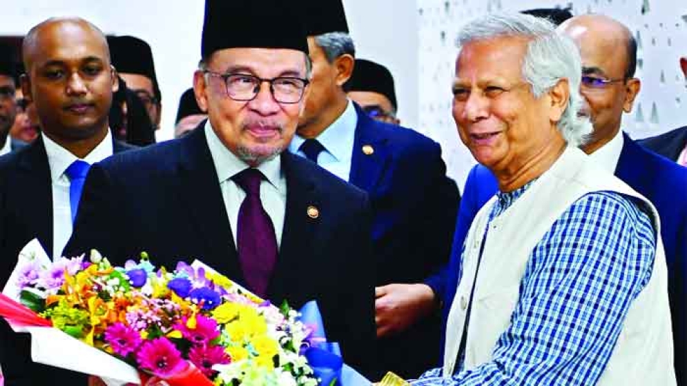 ঢাকায় পুরনো বন্ধুত্ব ঝালাই