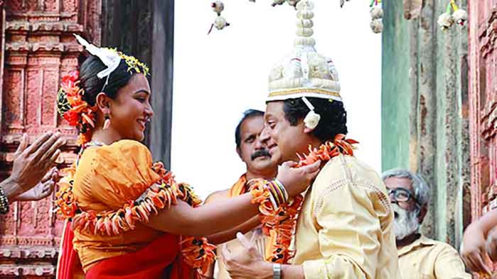 জট খুলছে বহুরূপীর