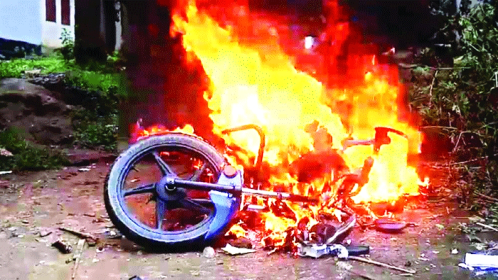 শিক্ষককে পিটিয়ে হত্যার পর পাহাড়ি-বাঙালিদের উত্তেজনা