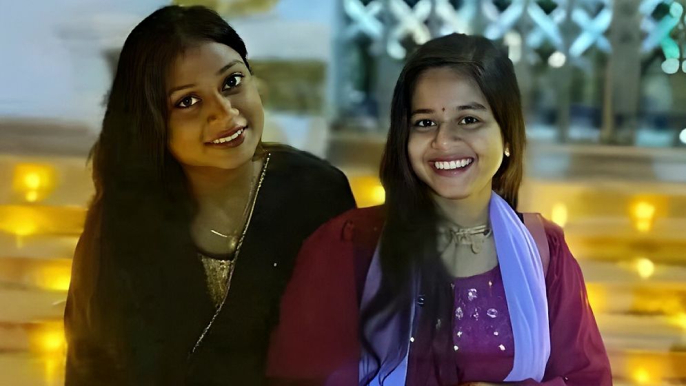 মণ্ডপ থেকে ফিরে বমি, হাসপাতালে নেয়ার পর ২ তরুণীর মৃত্যু