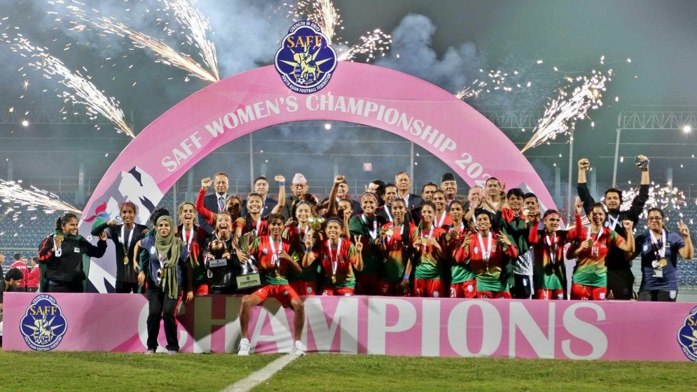 সাফজয়ী নারীদের অভিনন্দন ক্রীড়া উপদেষ্টা আসিফের