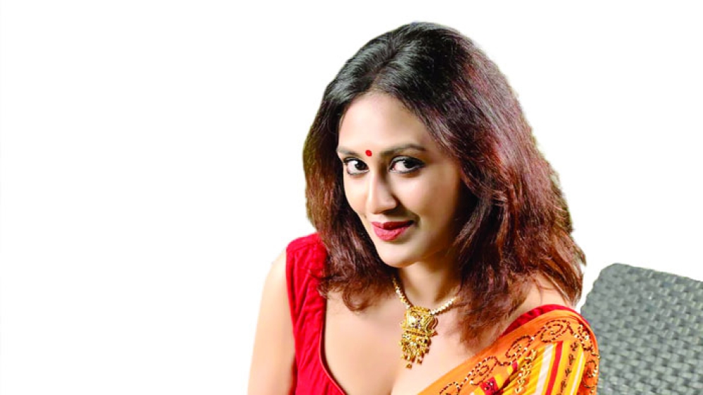 কুসুমের ‘শরতের জবা’