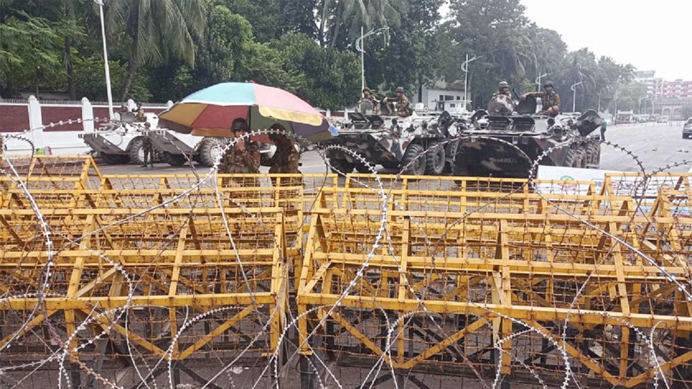 এবার বঙ্গভবনের নিরাপত্তায় বসানো হলো ‘কংক্রিট ব্লক'