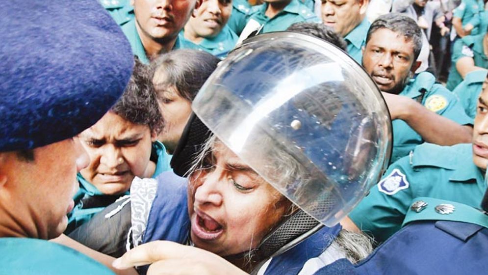আরো ৩ মামলায় গ্রেপ্তার দীপু মনি