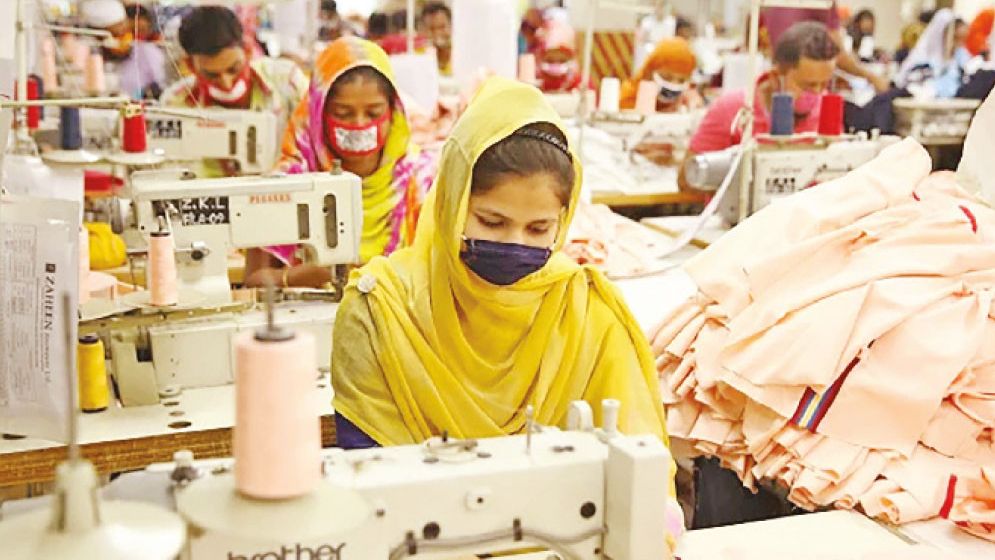 হুমকিতে পোশাক শিল্প