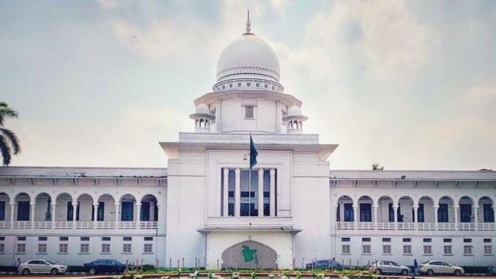 ৩০ বিচারপতির পদত্যাগ চেয়ে স্মারকলিপি 