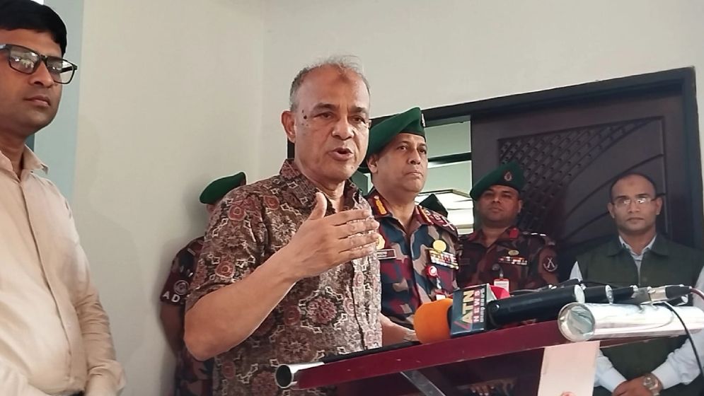 পুলিশের ১৮৭ কর্মকর্তাকে সন্ত্রাসী বললেন স্বরাষ্ট্র উপদেষ্টা