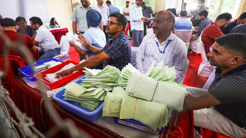 কাশ্মীরে হারছে বিজেপি, এগিয়ে কংগ্রেস জোট
