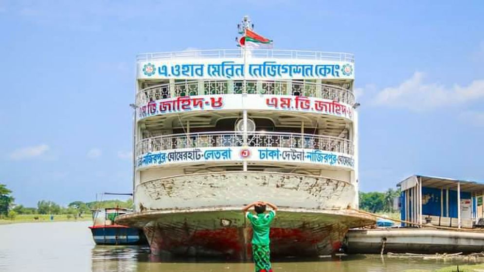 সদরঘাটে লঞ্চ ছিনতাই, থানায় অভিযোগ