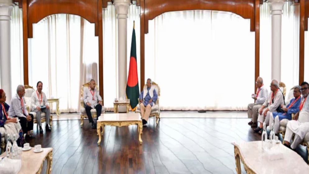 প্রধান উপদেষ্টার সঙ্গে বৈঠক, দ্রুত নির্বাচন চাইলো গণফোরাম