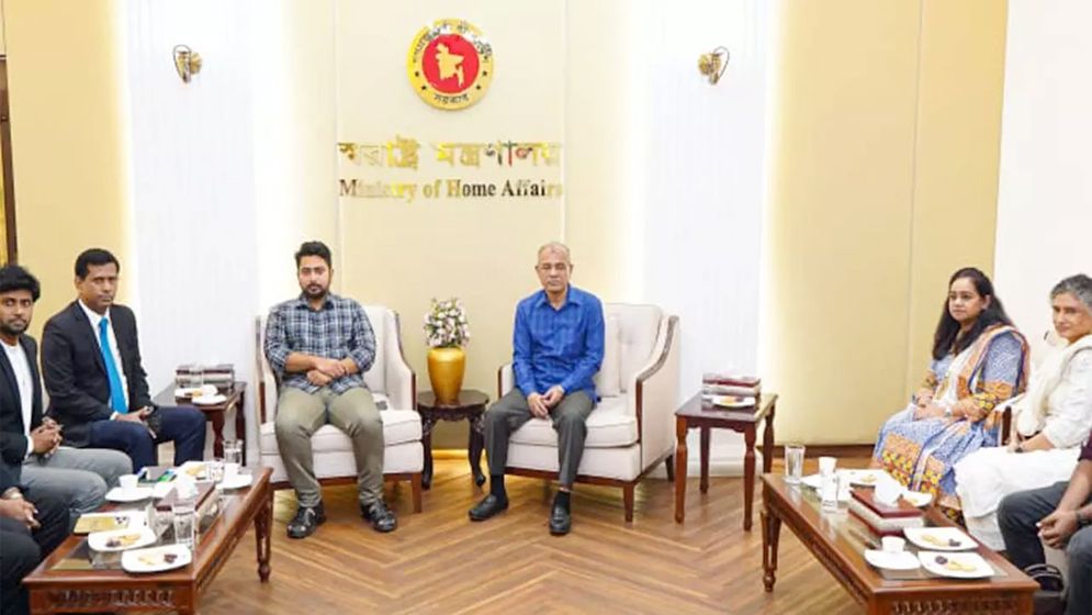 স্বরাষ্ট্র ও তথ্য উপদেষ্টার সঙ্গে ‘মায়ের ডাক’ প্রতিনিধি দলের বৈঠক, যে আলাপ হলো