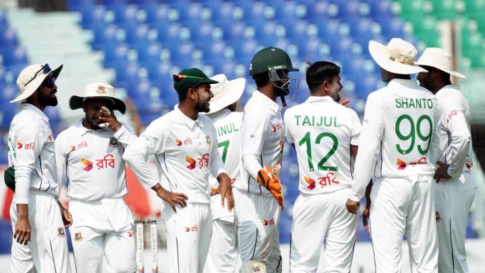 অবশেষে ২০১ রানের জুটি ভাঙলেন তাইজুল