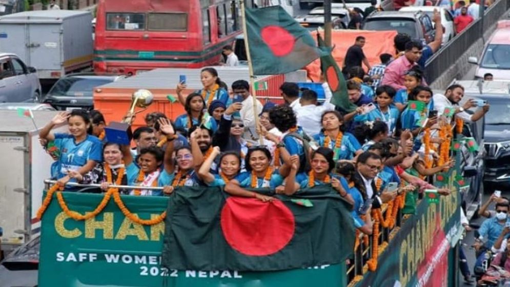 আজ দেশে ফিরছেন বাঘিনীরা, ছাদখোলা বাসে সংবর্ধনা