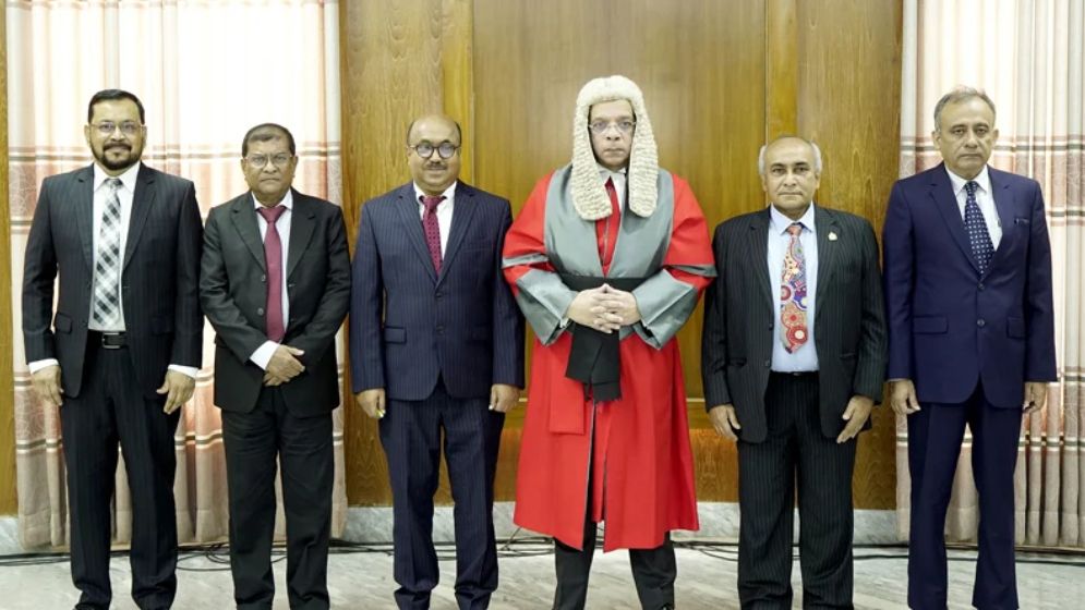 পিএসসির নতুন চেয়ারম্যান ও সদস্যদের শপথ