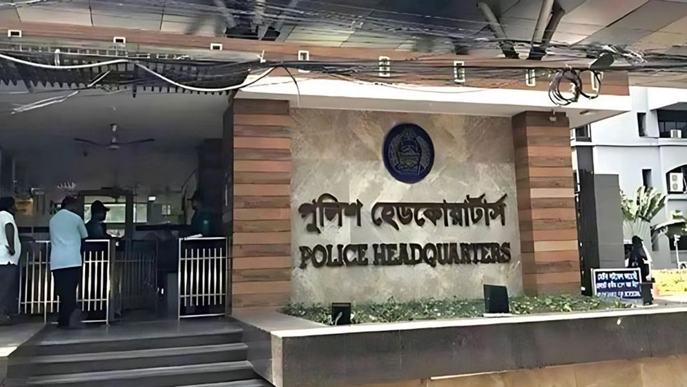 যৌথ বাহিনীর অভিযানে ৩১৮ অস্ত্র উদ্ধার, গ্রেপ্তার ১৭৪