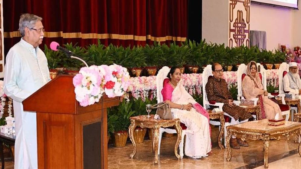 ধর্ম-বর্ণ নির্বিশেষে সবাইকে একসঙ্গে কাজ করতে হবে: রাষ্ট্রপতি