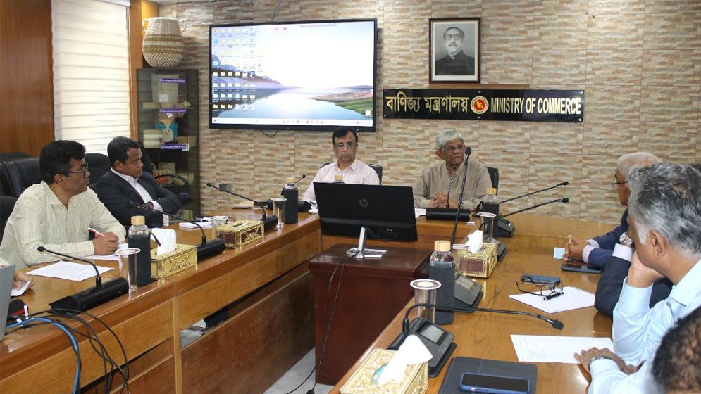 আমাদের রিজার্ভ বাড়ছে, অর্থনীতি ঘুরে দাড়াচ্ছে: বাণিজ্য উপদেষ্টা