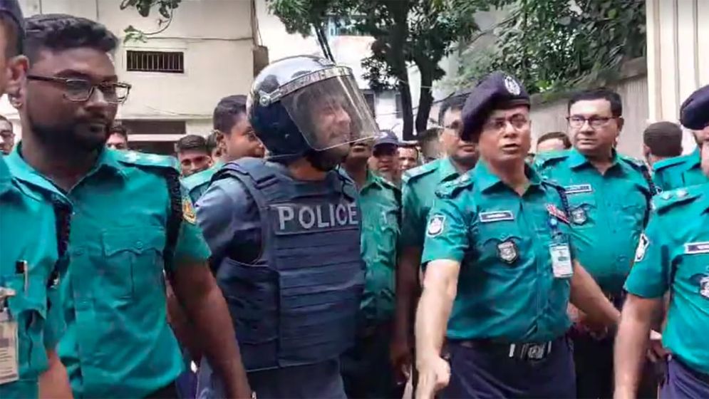 সাবেক সংসদ সদস্য ব্যারিস্টার সুমন রিমান্ডে