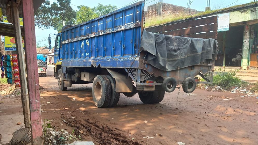 সখীপুর-সাগরদিঘী সড়কে গর্ত, ভোগান্তি চরমে