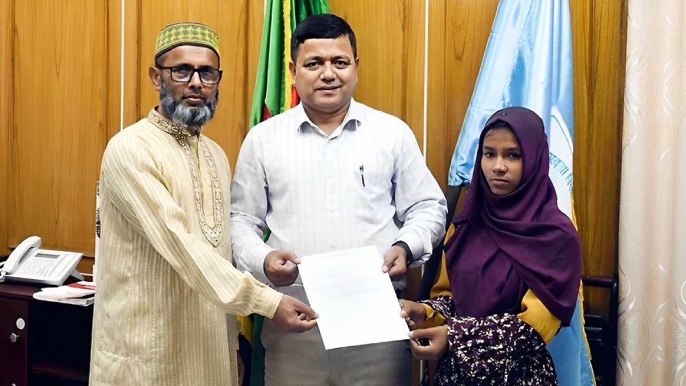 চাকরি পেলেন শহীদ আবু সাঈদের তিন ভাই-বোন