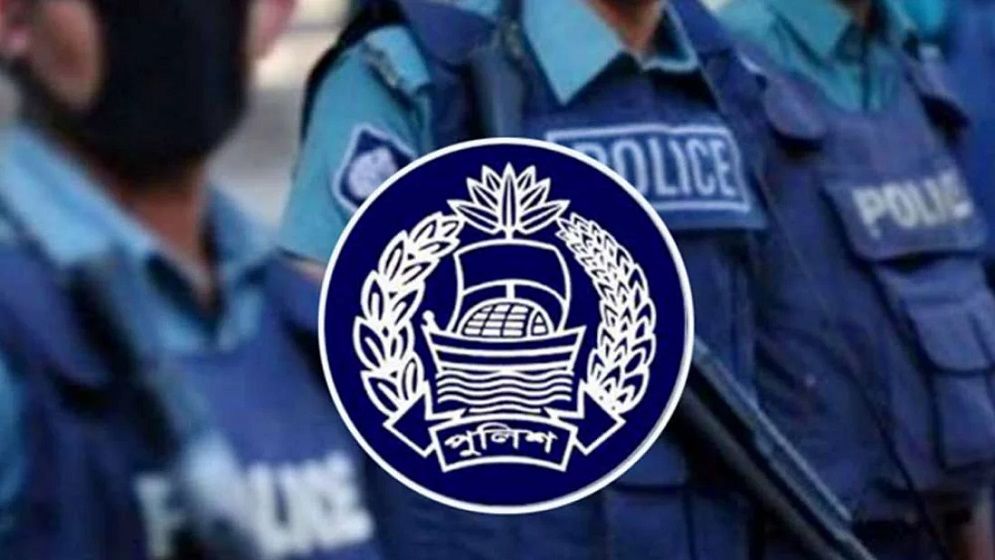 ৩ পুলিশ কর্মকর্তা গ্রেপ্তার