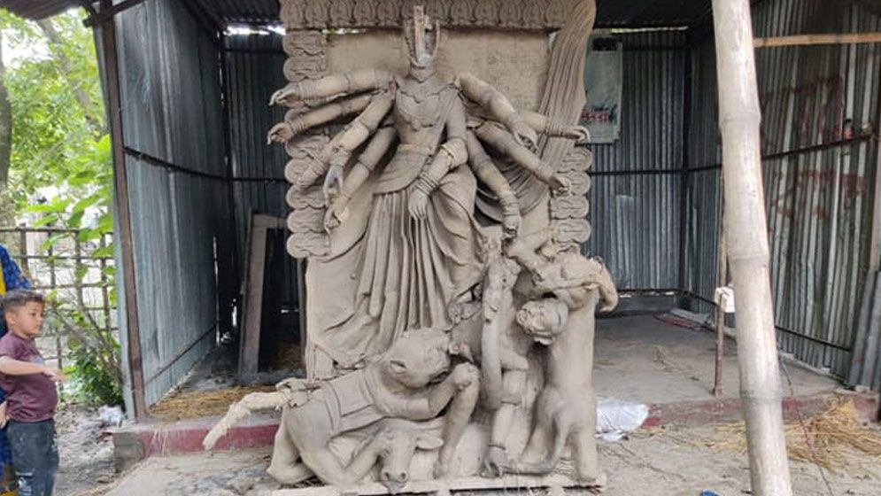 চাঁপাইনবাবগঞ্জে দুর্গাপূজার প্রতিমা ভাঙচুর