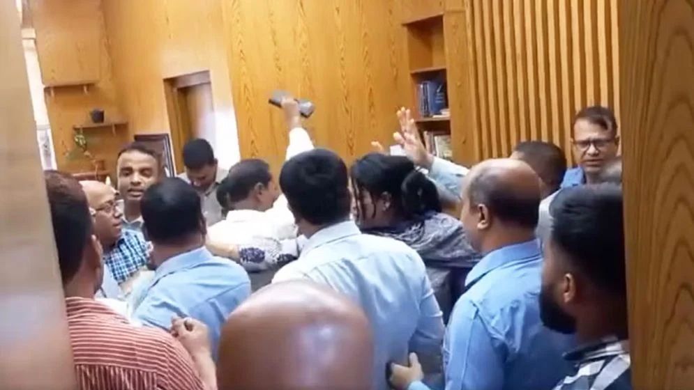 শাস্তি পাচ্ছেন ১৭ উপসচিব