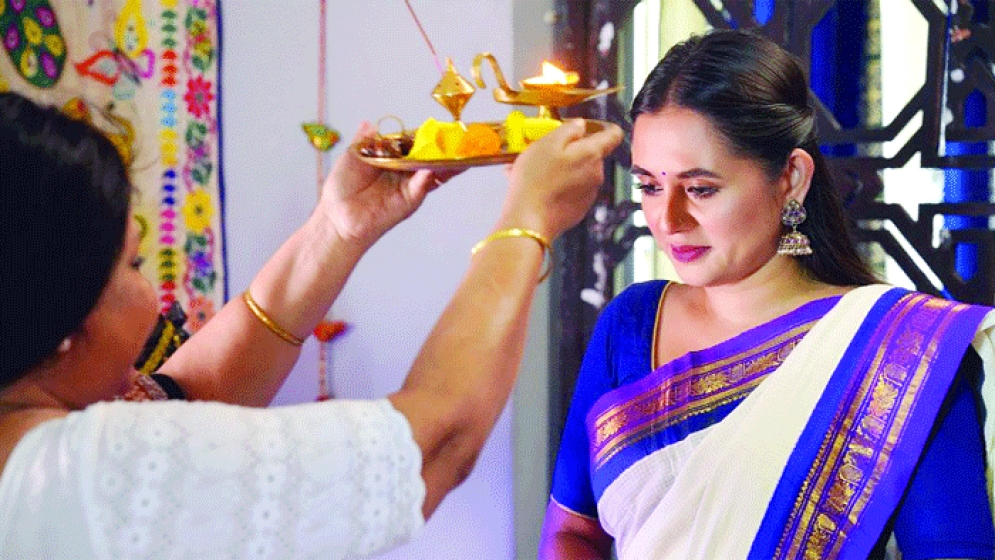 দুর্গাপূজায় ‘বিসর্জনে অর্জন’