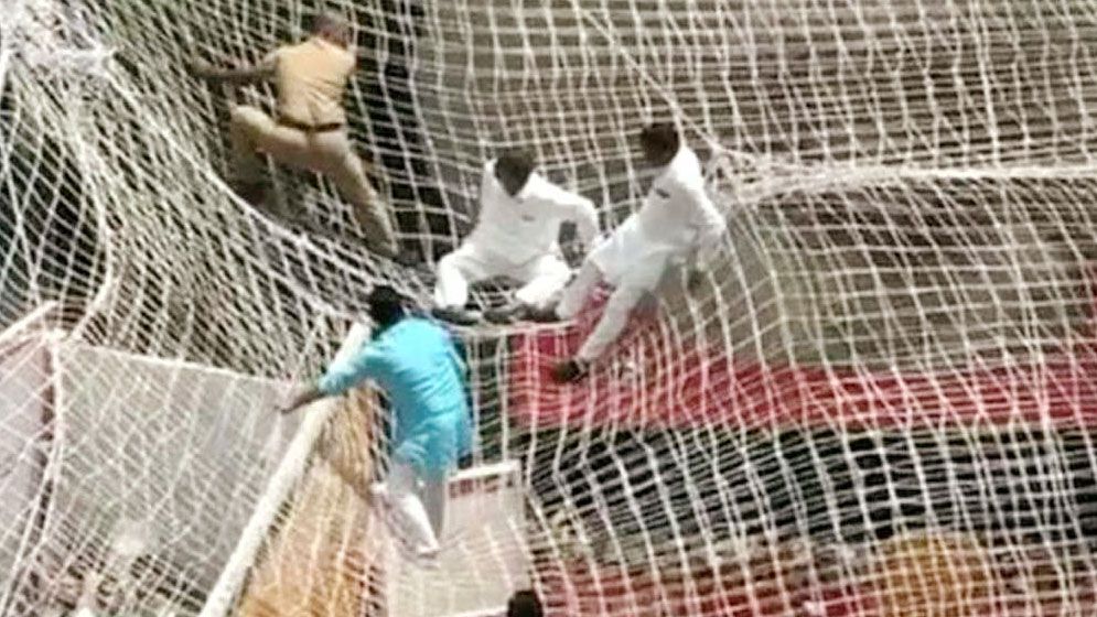 সচিবালয়ের ৩ তলা থেকে লাফ দিলেন স্পিকার ও ৩ এমপি!